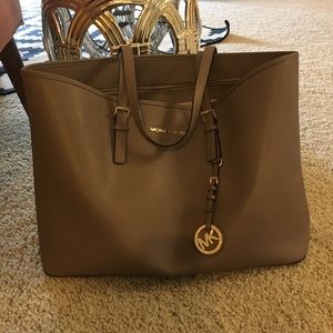 Michael Kors taupe large tote 👜👜